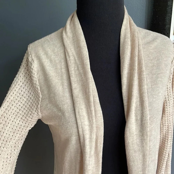 Joan Vass camel wool blend narrow shawl collar punched waffle sleeve cardigan. M - Picture 2 of 7